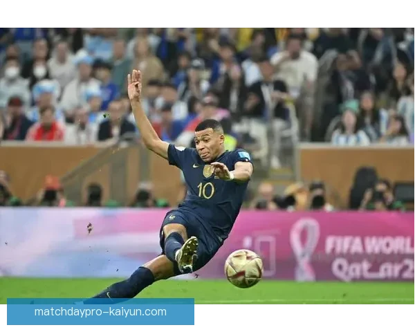 姆巴佩新世代代表展现出持续提升的竞技状态与影响力 姆巴佩新世代代表展现出持续提升的竞技状态与影响力